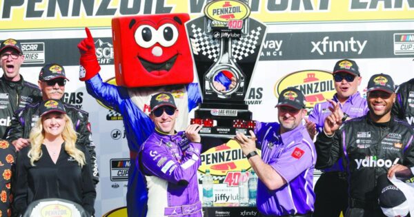 Kemenangan Manis Denny Hamlin di Las Vegas